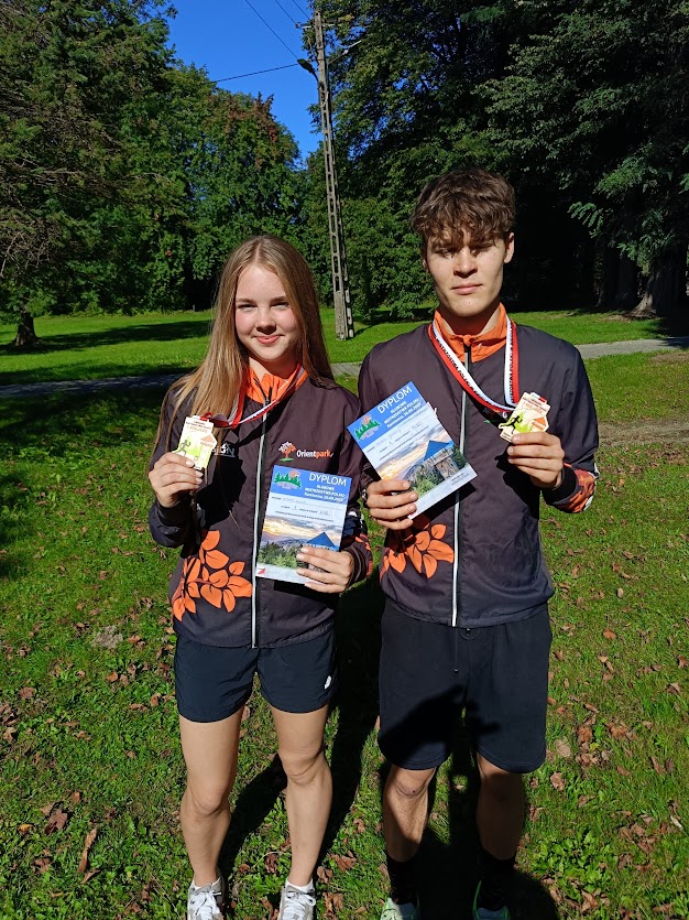 złoci_medaliści_w_biegu_na_orientację.jpeg
